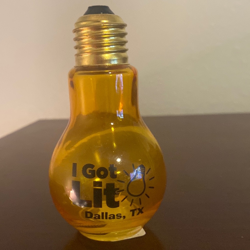 Brand New
Dallas Texas Yellow Light Bulb Shot Glass